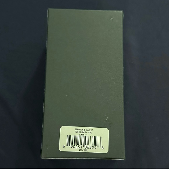 Jo Malone London Hand Cream Geranium And Walnut 1.7 fl oz/50mL In Box - Picture 9 of 10